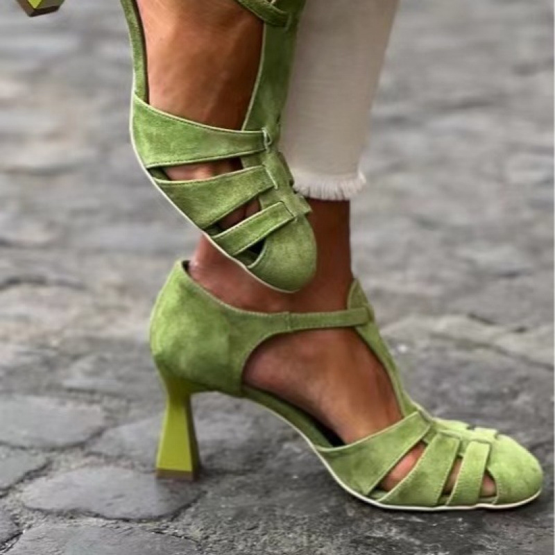 Summer Clothing Offers - Dames Groene Suède Kitten Heel T-Strap